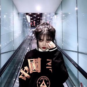 两个小奶球跳舞
